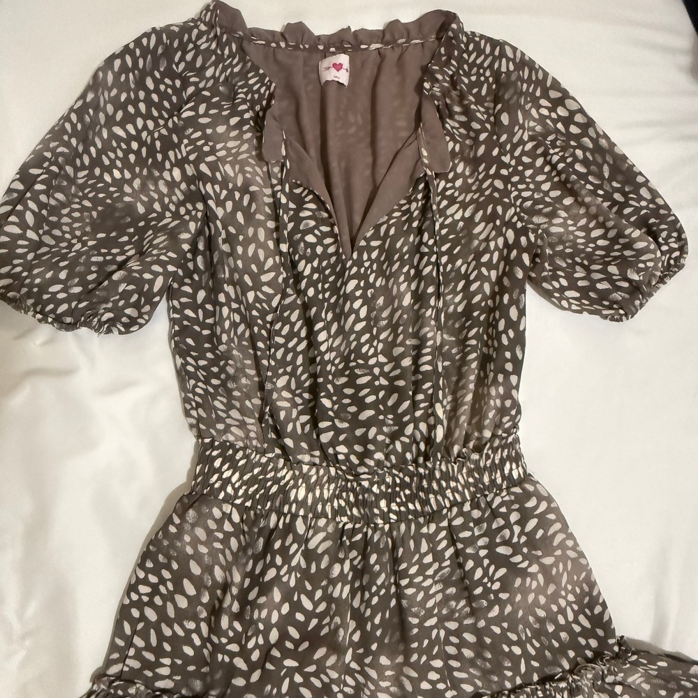 Buddy Love Ray Mini Dress Small Taupe White Abstract Petal Ruffle Smocked CG3552